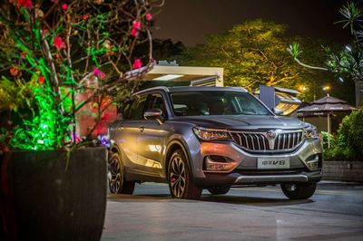 名導陸川或成華晨中華V6車主亮相上市現場